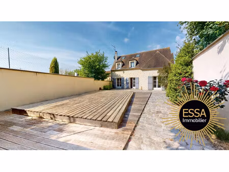 jolie maison en coeur de village avec piscine