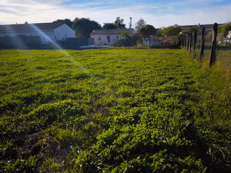 couffouleux centre ville beau terrain carré au calme de 500 m2 en fonds d'impasse