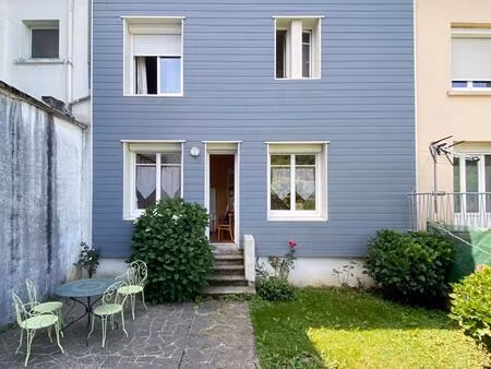 maison lacaunaise avec jardin au coeur du village .