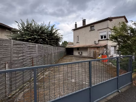 garage avec parking aussillon
