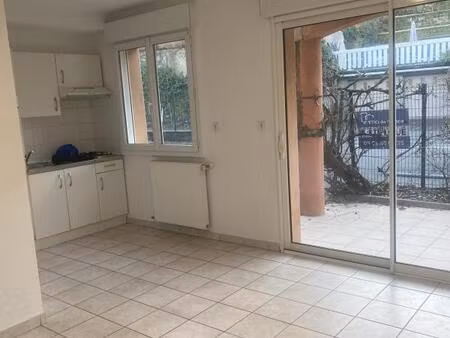 type 2 rdc avec petit jardin