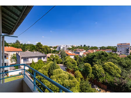 appartement t4 avec balcons et cave  avenue de l'yser  2600
