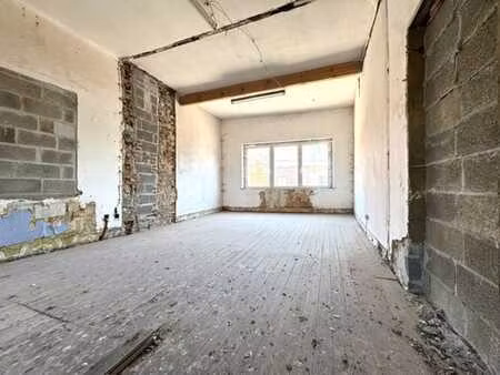 maison 3 façades à rénover – gros potentiel – moustier
