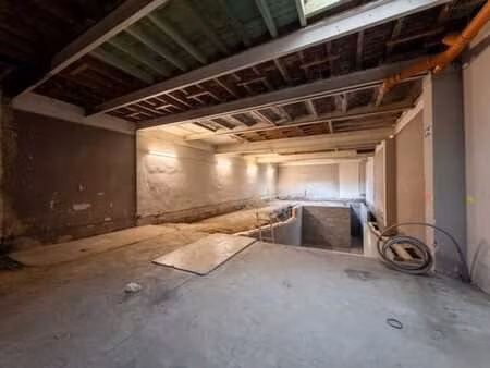 spacieux rez commercial en gros œuvre fermé à liège