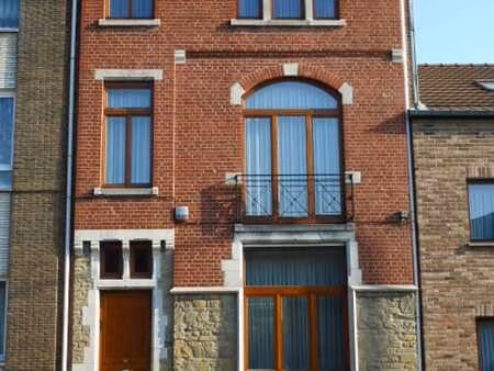 maison de maître avec beaucoup de caractère  endroit calme