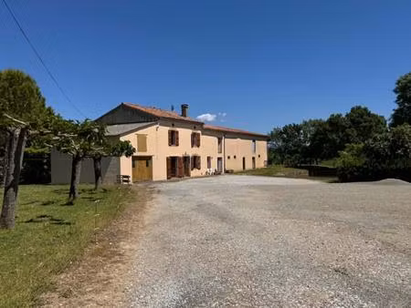 corps de ferme - fort potentiel avec vue sur lac