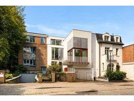 uccle  maison contemporaine avec profession libérale
