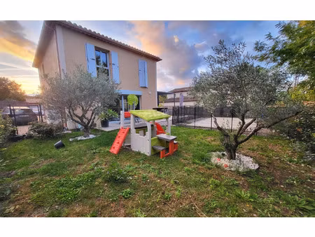 location maison  109.59 m² t-4 à saint-cannat  2 200 €