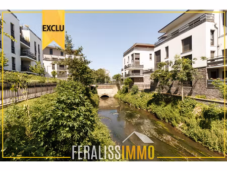 appartement f2 avec grande terrasse et parking