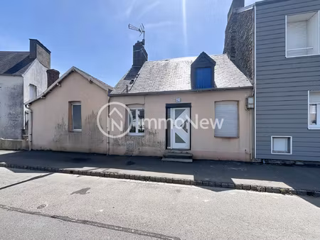à vendre - maison située au coeur du centre-ville de granvil