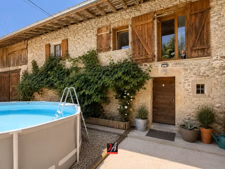 maison en pierre avec grange et combles aménageables à massi