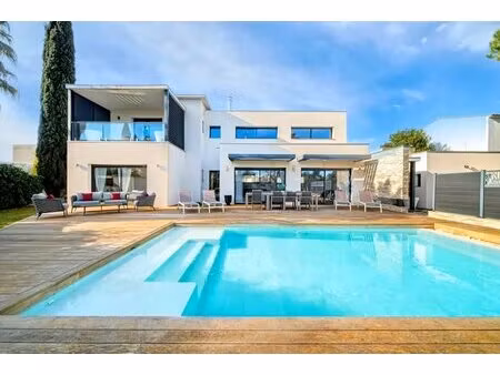 villa contemporaine avec piscine