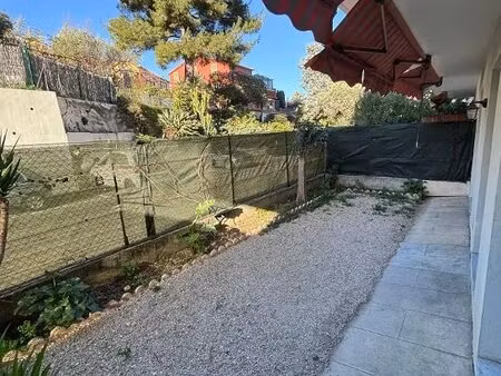 deux pièces de 45m² avec parking  jardin de 35m² et cave dans une belle résidence