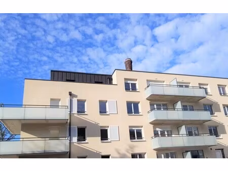 t2 avec balcon et parking à st leger du bourg denis