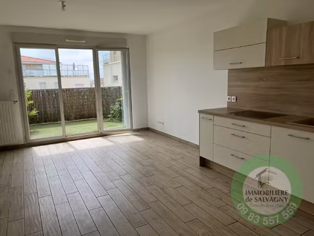 a louer appartement avec balcon au calme à ste consorce