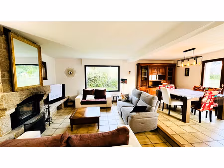 maison t5bis meublé de 148 m2 avec terrasse  jardin et sous