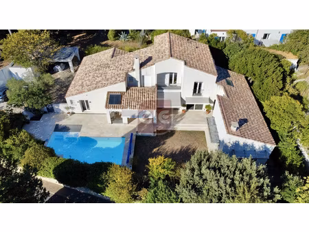 villa contemporaine 7 pièces d'environ 250 m2 sur 1000 m2