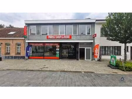 appartement de 3 chambres récemment construit dans une rue p