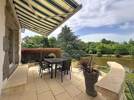 maison avec étang de 195m²