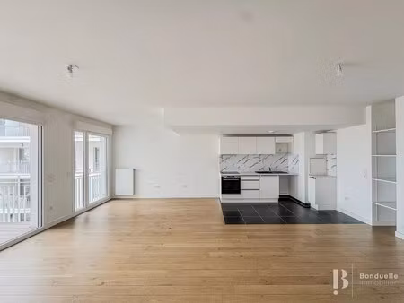 a louer vide - 4 pieces de 94 m2 - grand balcon - 8eme etage avec ascenseur - parking