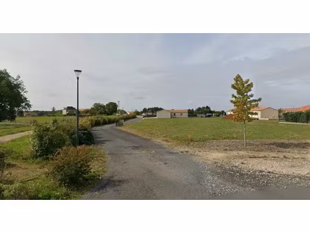 vente terrain 768 m² à saint-pierre-d'exideuil (86400)  15 400 €