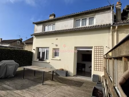 appartement de type f3 avec grande terrasse  idéalement situé  proche transports.