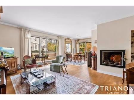 grand appartement avec exterieur et ascenseur