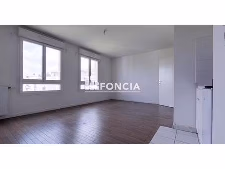 corbeil - studio avec parking en sous-sol