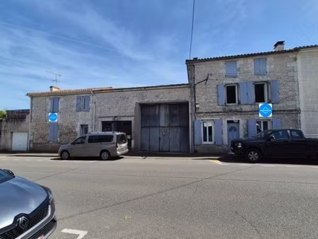 ensemble immobilier  2 maisons  un grand hangar  un garage  gros oeuvre en bon état