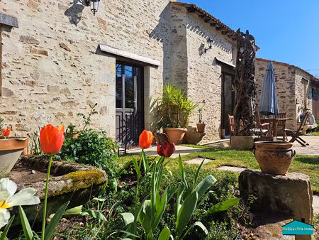 maisons la limouzinière 206 m²