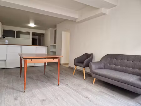 a louer très joli type 3 de 66.97 m2 au coeur d'une des rue piétonne de bourg en bresse
