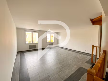 3 pieces 60 m2 - duplex - cave -