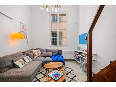 charmant appartement rénové au cœur du vieux nice