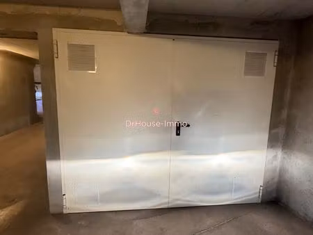 box fermé dans une résidence sécurisée au -1 saint-roman