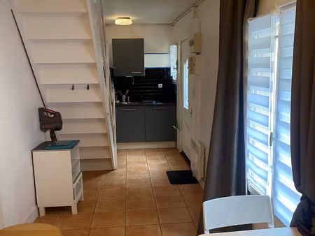 maisonnette meublée sécurisée en duplex avec une chambre d'environ 25 m² - proche des lycé