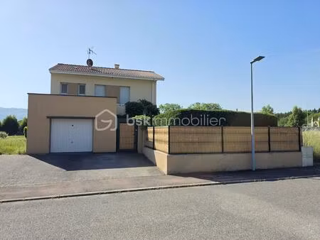 maison traditionnelle de 96 m² à chatte