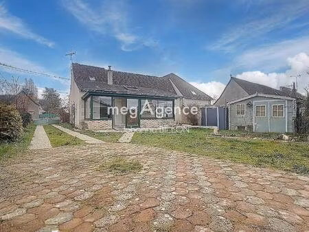 maison avec vie de plain-pied  au calme et sans amiante dans la toiture !!