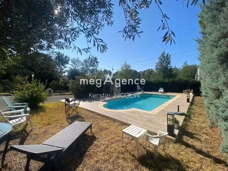 villa 4 chambres  piscine  et nombreuses dépendances.