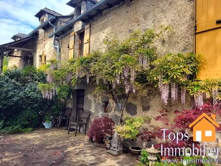 dans un cadre calme  découvrez cette belle propriété pleine de charme.