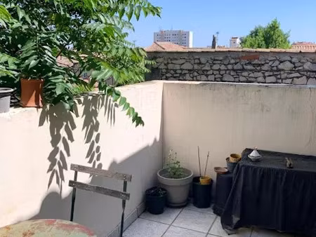 location appartement 4 pièces 67 m² à nimes (30000)  649 €