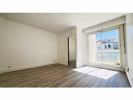 la grande-motte centre t1 bis climatise + terrasse