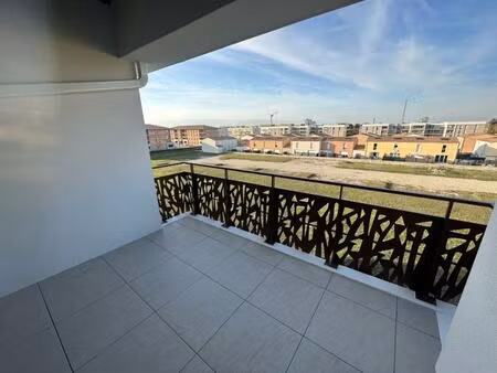 t3 avec parking et balcon à monteux
