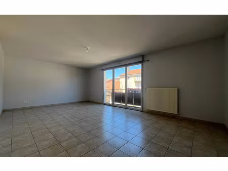 location appartement  76 m² t-3 à saint-laurent-sur-saône  795 €