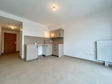 studio en residence neuve et stationnement - metz