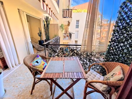 charmant studio avec terrasse à riquier  nice