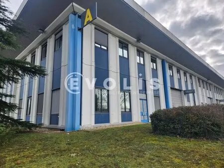 location local d'activités 30 m² à 3 573 m²