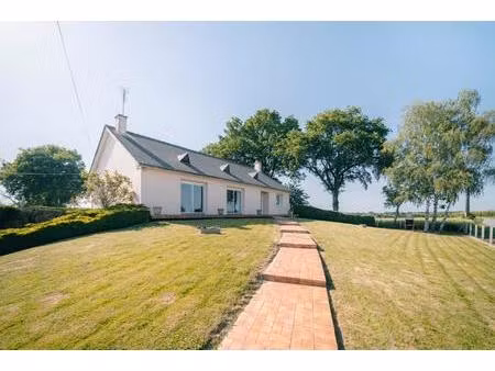 maison de qualité de 135 m² à rénover avec un terrain de 6855 m² dans la campagne d'argent