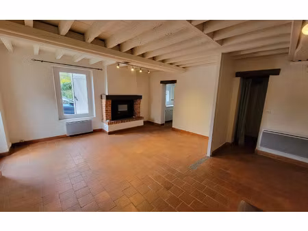 location maison  m² t-2 à cerdon  565 €