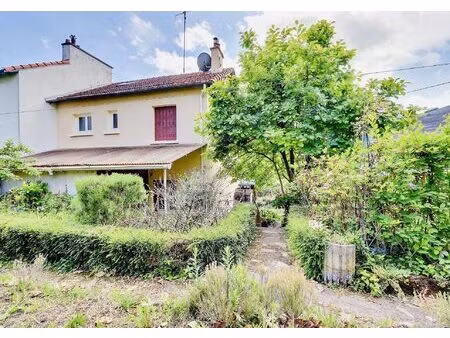 centre ville  maison avec beau jardin et garage