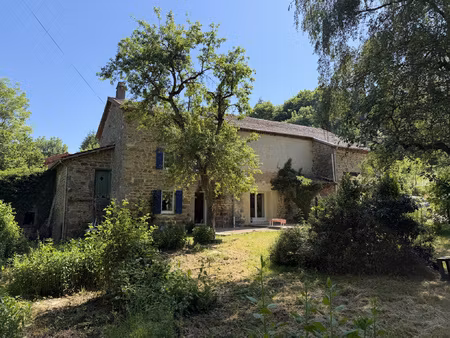 ancienne ferme rénovée avec terrain d'environ 1 5 hecatres